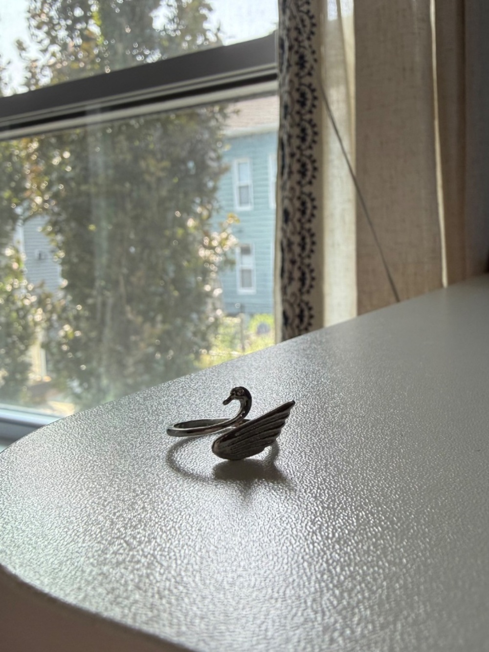 Adjustable Swan Ring - Picture 3 of 4